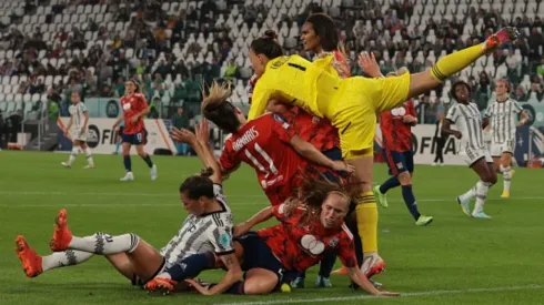 Tiane lesiona sin querer a una compañera en la Champions