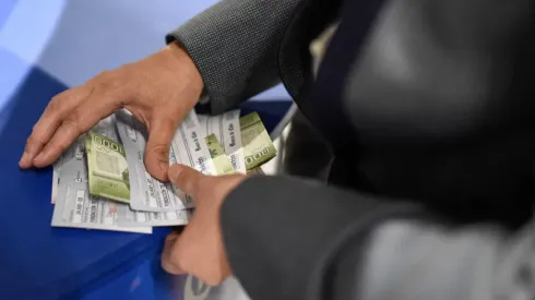 Donaciones para Teletón en estación Plaza Egaña.