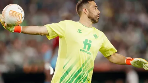 Claudio Bravo fue titular y tuvo buenas intervenciones, pero no pudo hacer nada para evitar el gol del Sevilla