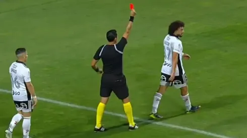El momento de la expulsión para Maxi Falcón en Colo Colo.