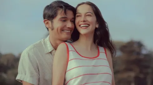 Mario (Andrew Bargsted) y Beatriz (Vivianne Dietz) en Ardiente Paciencia, de Netflix.