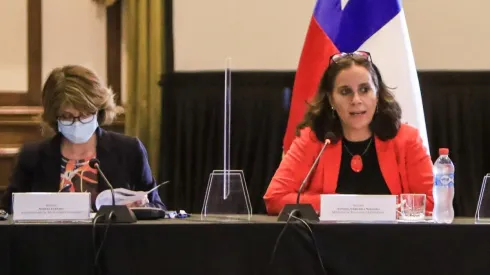 Canciller Urrejola (der) y Agente chilena ante La Haya, Ximena Fuentes (izq)