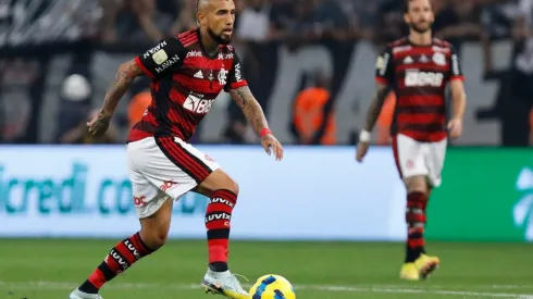 Arturo Vidal fue confirmado como titular en Flamengo.