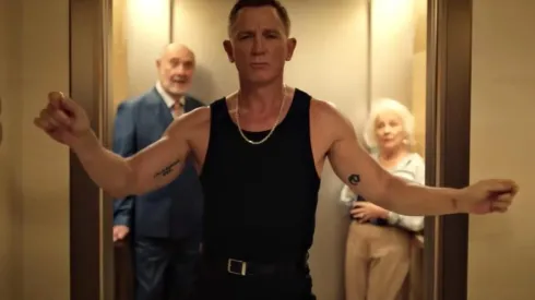 Daniel Craig en el clip viral dirigido por Taika Waititi.