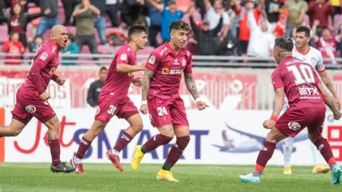 Bryan Soto (24) celebra el gol que le convirtió a Unión La Calera en esa victoria que llenó de ilusión a los hinchas de Deportes La Serena.