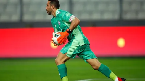 Claudio Bravo vuelve a jugar por la Roja por primera vez desde marzo