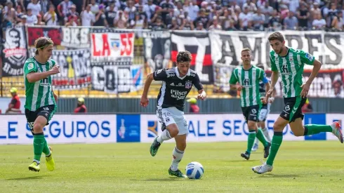 Marco Rojas en acción en la victoria de Colo Colo sobre el Betis de España: el Kiwi jugó 45' y fue reemplazado por Gabriel Costa en el descanso. (Guille Salazar/RedGol).