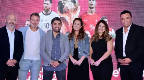 Rodrigo Vera, Marcelo Barticciotto, Patricio Barrera, Javiera Naranjo, Rocío Ayala y Claudio Palma. Falta Aldo Schiappacasse.