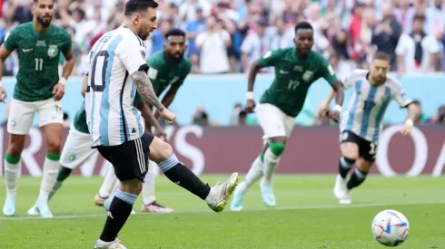 El primer gol de Argentina: VAR sanciona penal y Messi pone el 1-0