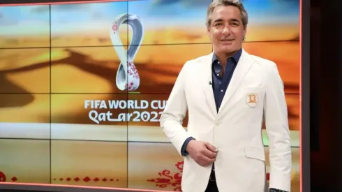 José Luis Reppening con la icónica chaqueta blanca del Área Deportiva de Canal 13.