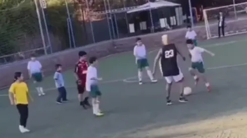 Arturo Vidal recibe el caño