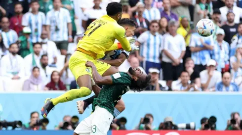 Defensor saudita sufre fractura de mandíbula por choque con arquero