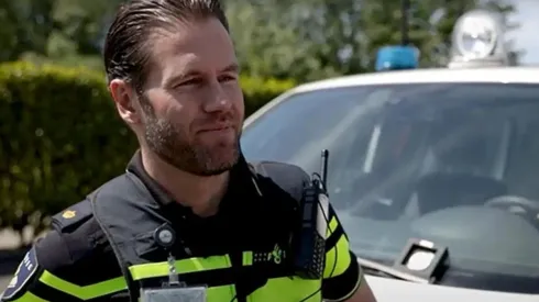 El árbitro también trabaja como inspector de policía en Rotterdam.