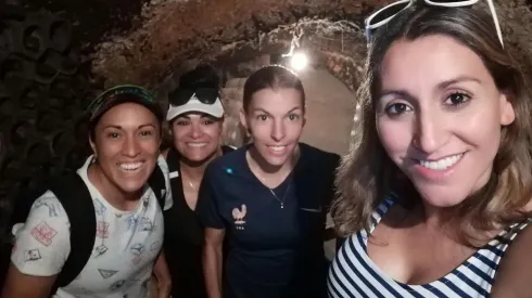 Loreto Toloza entrega su corazón a la primera árbitra de Qatar 2022