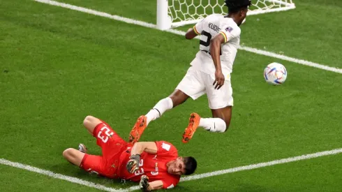 Polémico penal para Ghana y Rochet lo ataja para salvar a Uruguay.