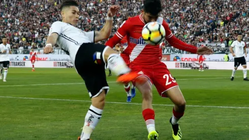 Kennet Lara en acción contra Colo Colo en Curicó Unido en 2018: ese día, el Cacique se impuso 2-0 a los Torteros.
