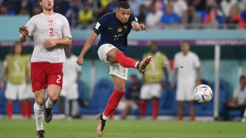 Kylian Mbappé amenaza a Polonia con su velocidad y goles