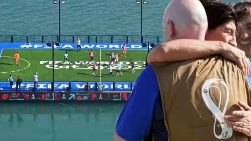 Iván Zamorano abraza al presidente de la FIFA, Gianni Infantino, en el partido de Leyendas de la FIFA en Qatar 2022