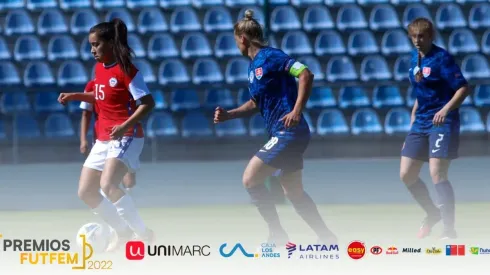 Yastin Jiménez defendiendo a la Selección Chilena