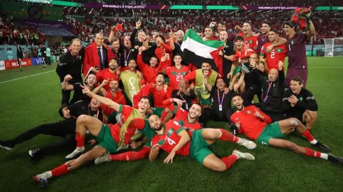 Marruecos festeja con una bandera de Palestina en el Mundial de Qatar 2022