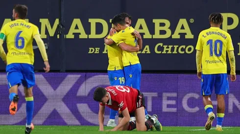 Tomás Alarcón y un golazo al Manchester United con Cádiz.