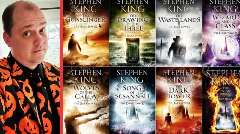 Mike Flanagan y los libros de la saga The Dark Tower, de Stephen King.