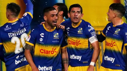 Everton presentó su nueva camiseta 2023.