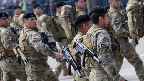 ¿Quiénes tienen que hacer el Servicio Militar y cuánto tiempo dura?