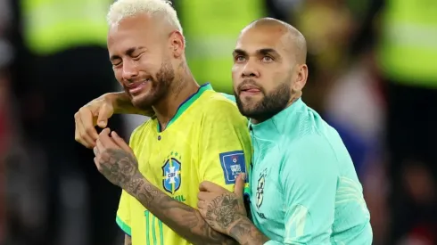 Dani Alves levantó a Neymar con una potente carta en redes sociales
