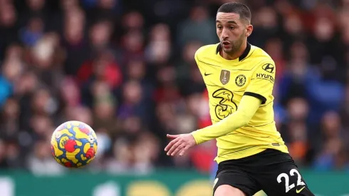 Hakim Ziyech defiende al Chelsea desde el 2020.