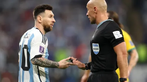 Marciniak dirigiendo a Argentina en Qatar