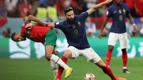 El delantero podría esperar su oportunidad desde la banca de suplentes.