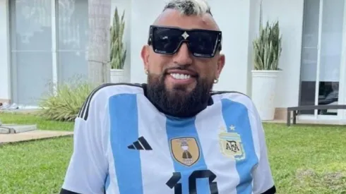 Vidal se puso la camiseta de Lionel Messi para celebrar a Argentina