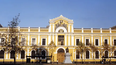 Escándalo de tesis acusadas apología a la pedofilia llega al Congreso