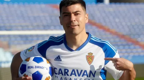 Tomás Alarcón presentado en el Real Zaragoza de la Segunda División de España.