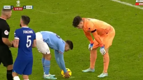 Dibu Martínez le convirtió un penal a Kepa en la FA Cup