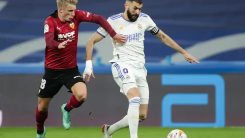 Valencia y Real Madrid buscan llegar a la gran final de la Supercopa hispana.