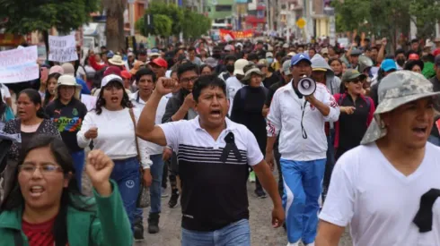 ¿Por qué el Gobierno llamó a no viajar a Perú?