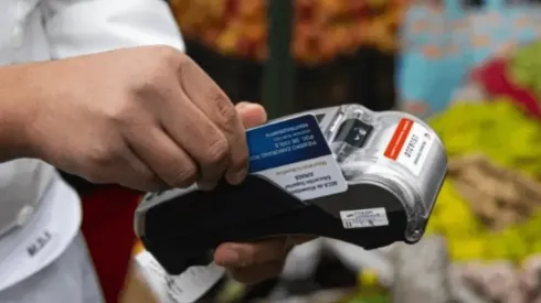 Aumenta el saldo de la tarjeta Junaeb para estudiantes beneficiados.