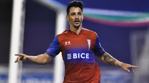 El rojo vuelve a la camiseta de visita de Universidad Católica.