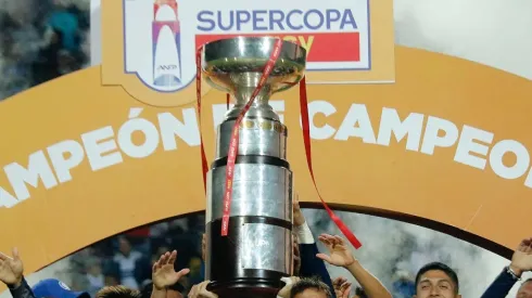 ¡Traigan una grúa! El peso de la Supercopa de Chile