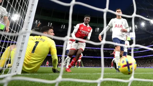 Lloris se mandó flor de condoro en el primer gol de Arsenal