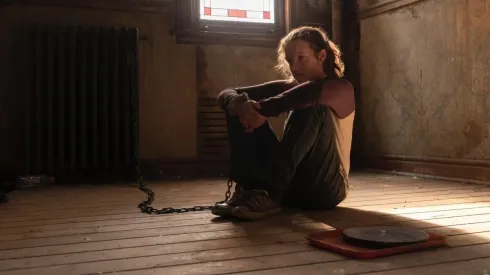 Ellie tiene un secreto revelado al final del episodio.