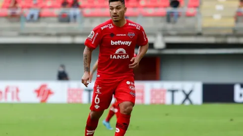 Lorenzo Reyes permanece en Ñublense durante el 2023