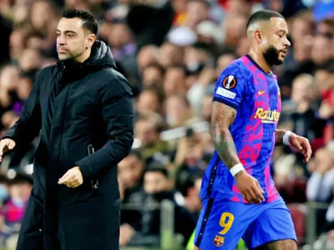 Xavi le muestra la puerta de salida a Depay del Barcelona