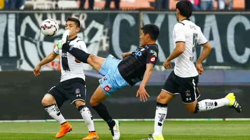 Camilo Rodríguez en un partido entre Colo Colo y Deportes Iquique.