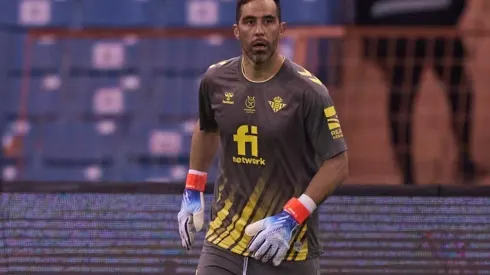 Claudio Bravo debiese ser titular ante Espanyol.