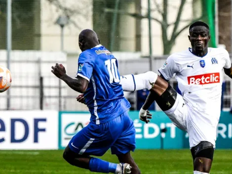 Compañero de Alexis recibe durísima sanción por patada a lo De Jong