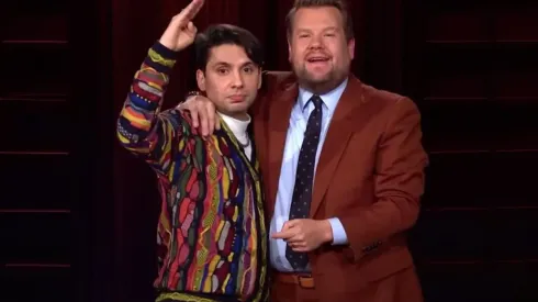 Fabrizio Copano junto a James Corden al cerrar su rutina.