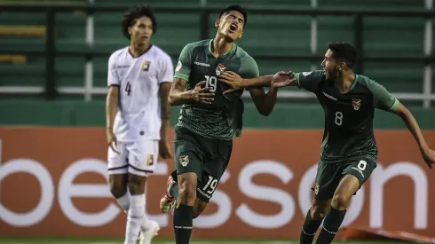 Bolivia celebra su gol ante Venezuela